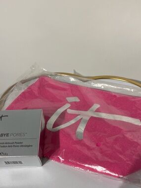 IT cosmetics Bye Bye Pores Powder Translucent & Pink Cosmetic Pouch